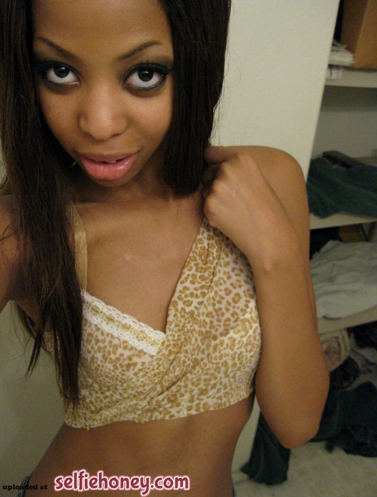blackteenselfie 3 777x1024 - Sexy Black Girl Close up Selfie