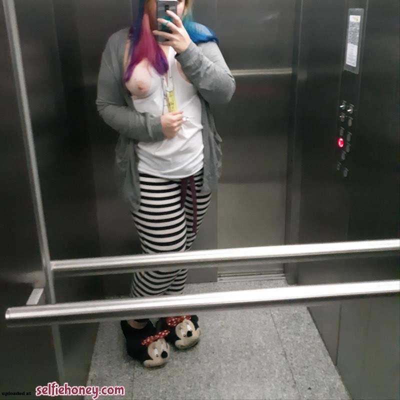 elevator4 - Elevator Fun Selfie!